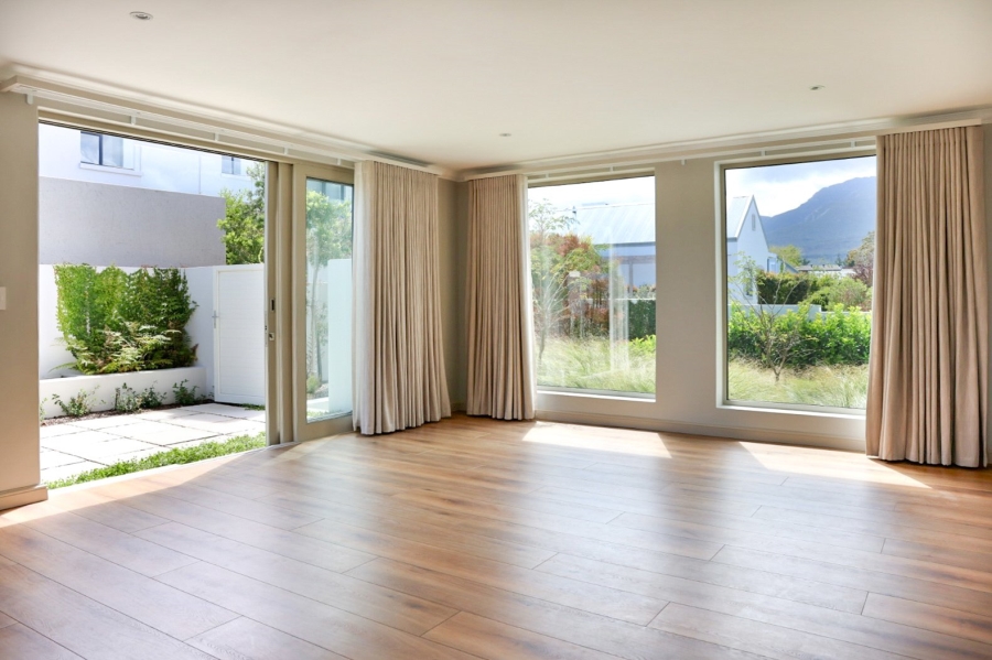 To Let 3 Bedroom Property for Rent in Kingswood Golf Estate Western Cape